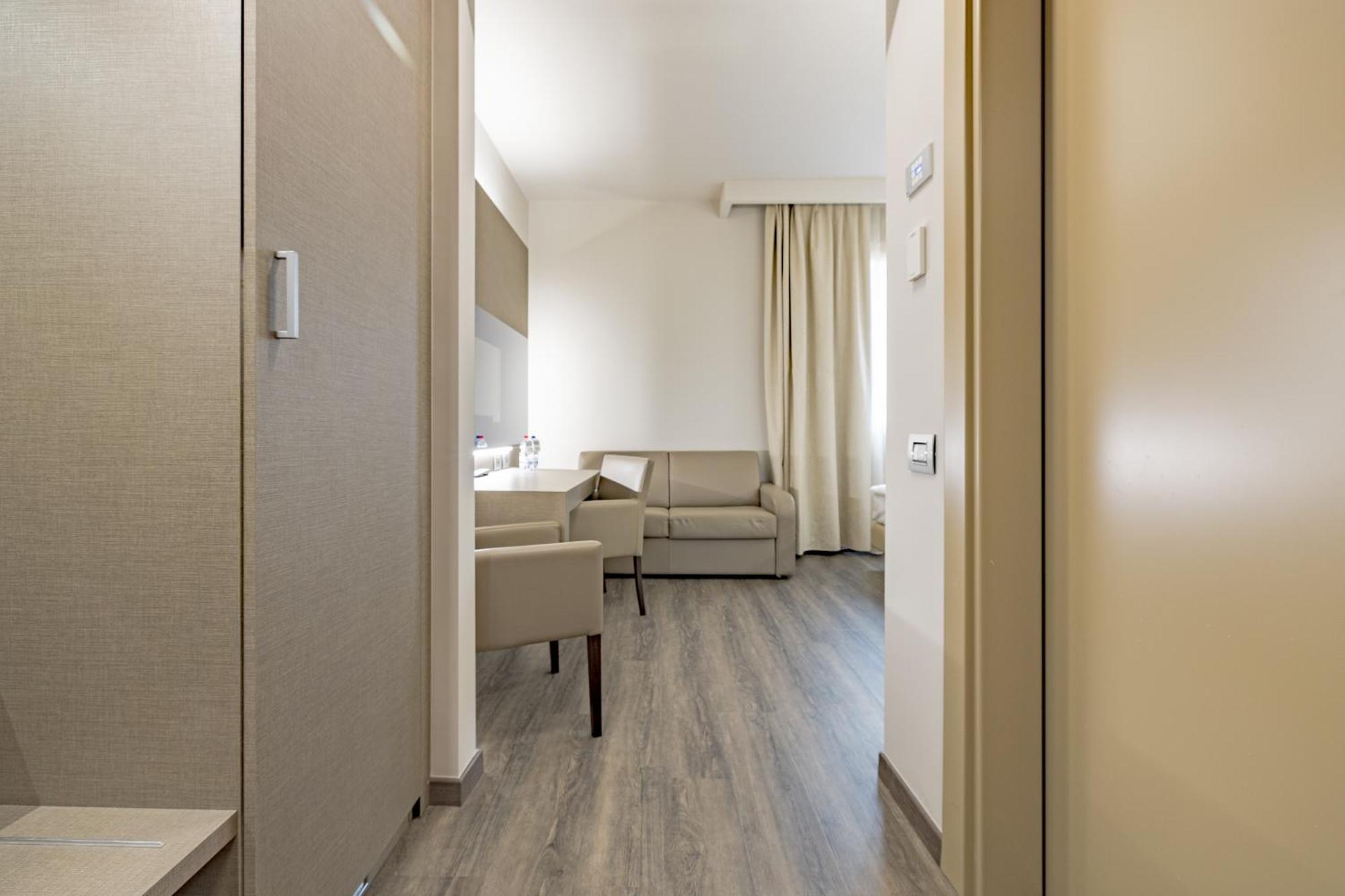 Just Hotel Saronno Exterior foto