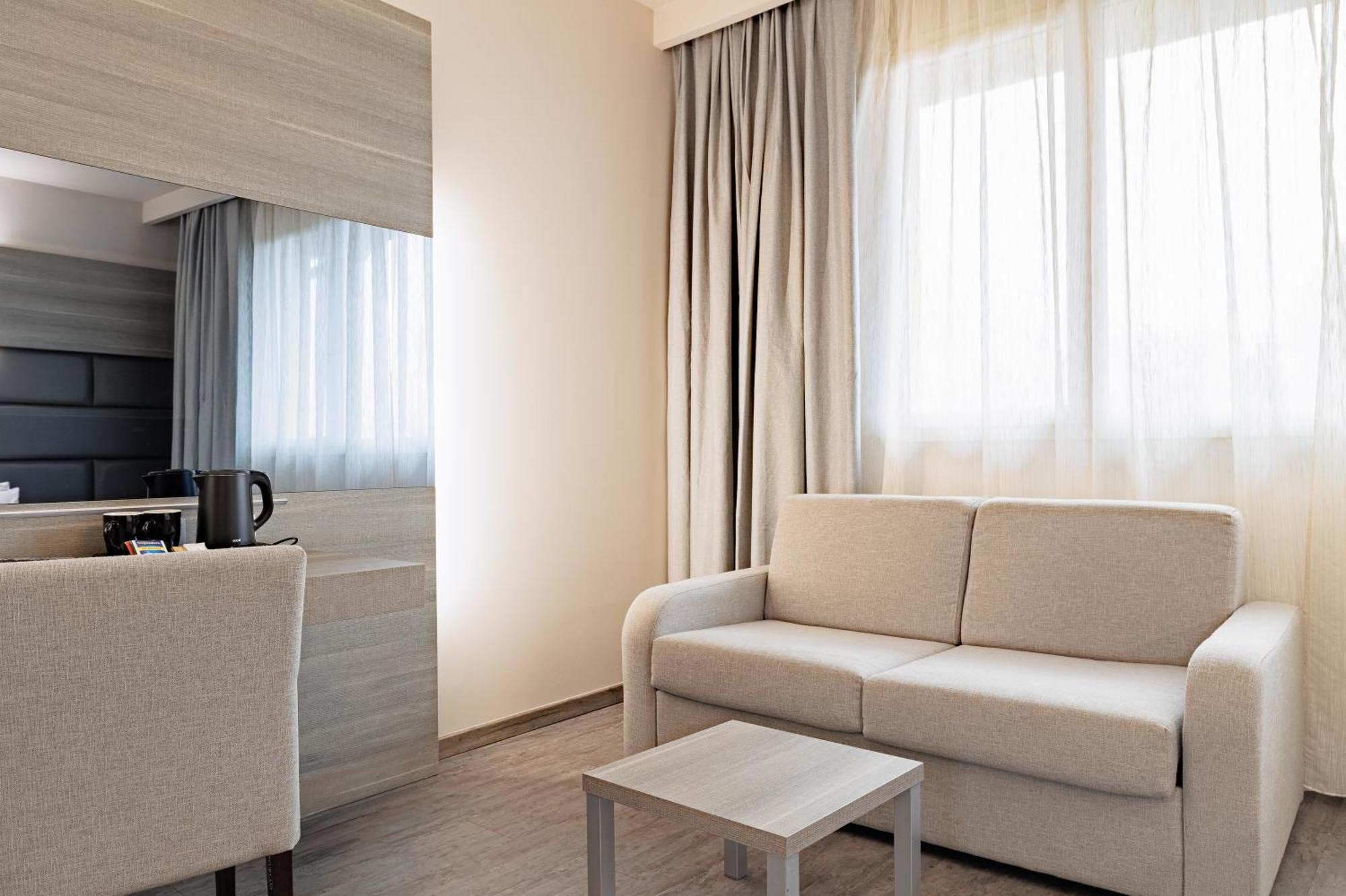 Just Hotel Saronno Exterior foto