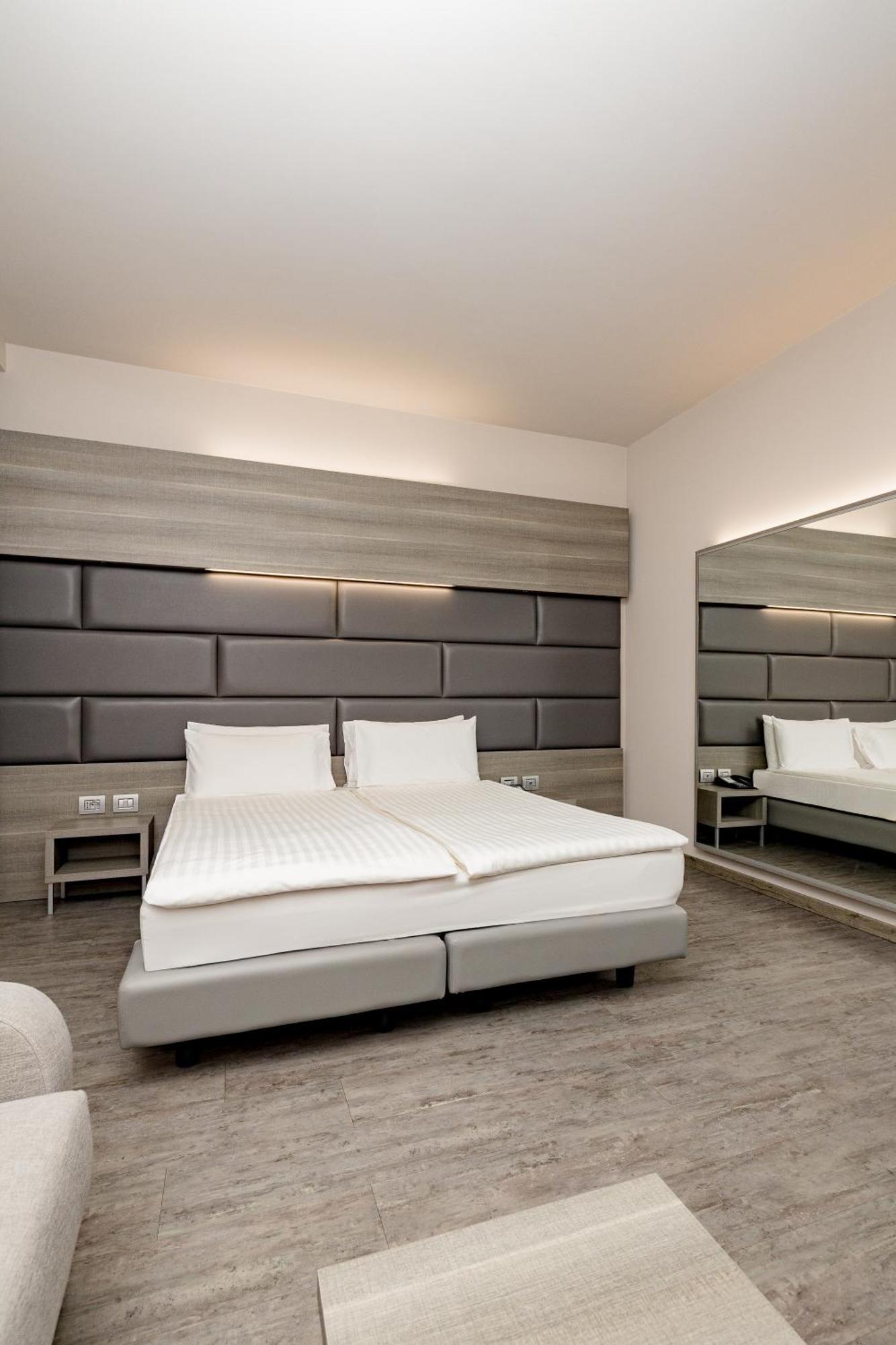 Just Hotel Saronno Exterior foto