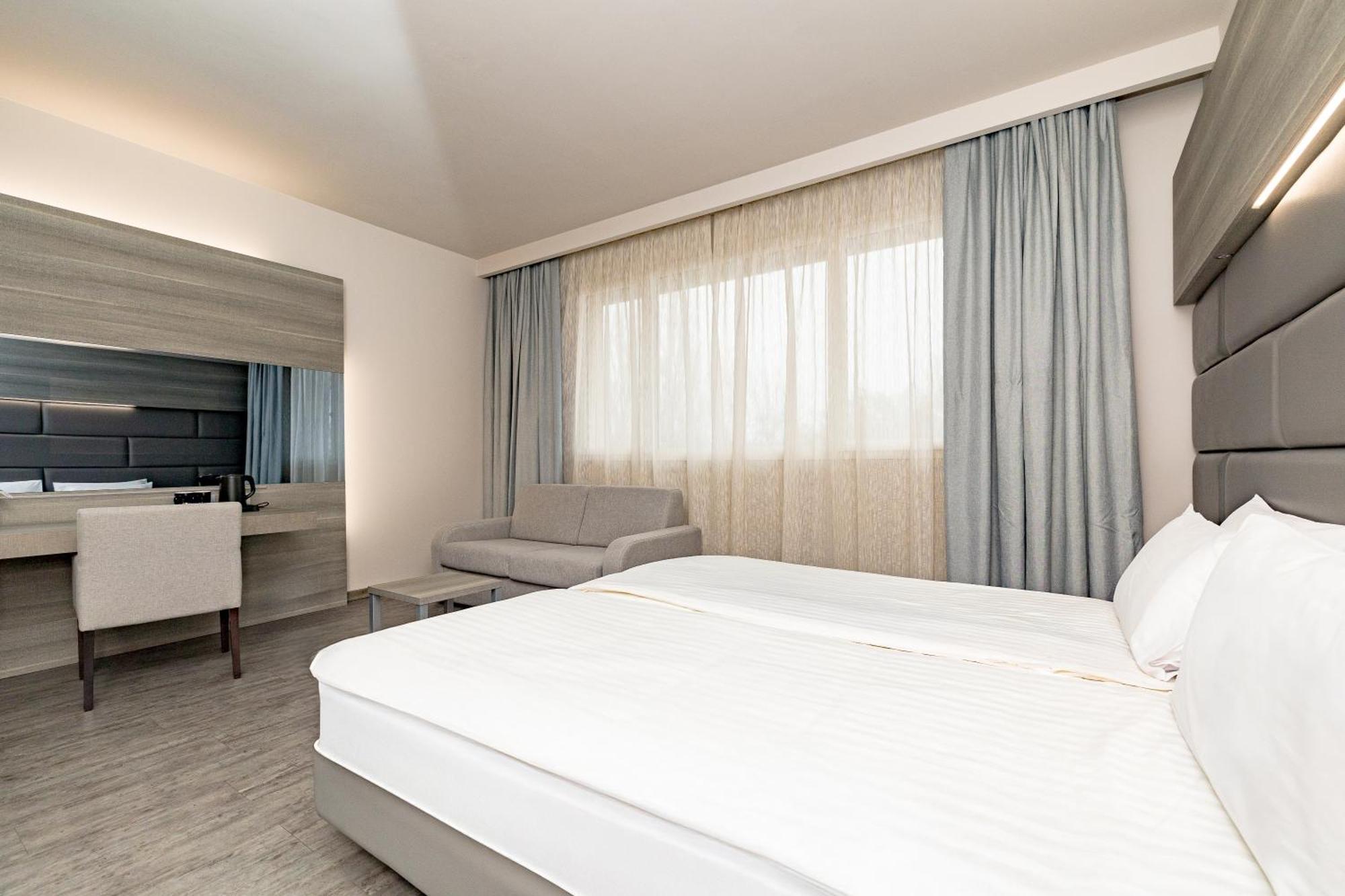 Just Hotel Saronno Exterior foto